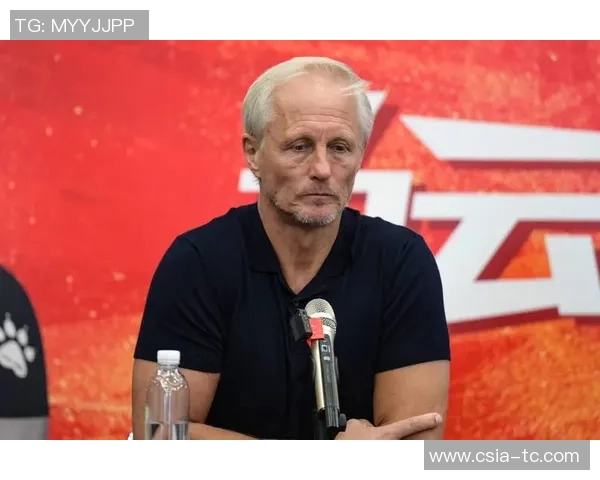 香港足球明星队黄子佼的职业生涯与成就全解析 香港足球明星队黄子佼的职业生涯与成就全解析